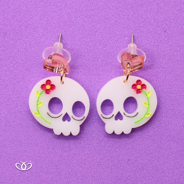 ARETES  DE ACRÍLICO CALAVERA