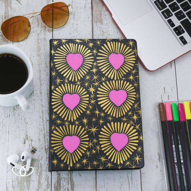 LIBRETA CORAZONES ROSA PINTADA GRANDE